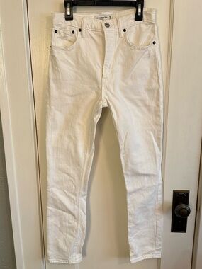Abercrombie and Fitch The Skinny High Rise white jeans - Size 25 R / 0 regular